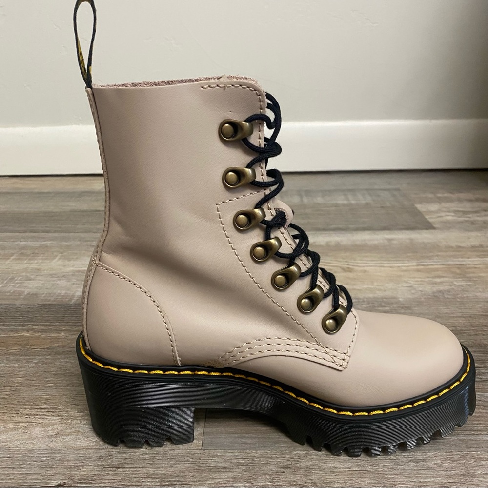 Dr. Martens Leona Sendal Vintage Taupe Boots *NEW w/o box* size US 5 - Picture 2 of 10